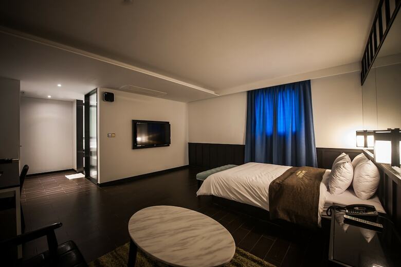 Hotel Amare