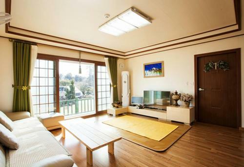 Casa Linda Guesthouse