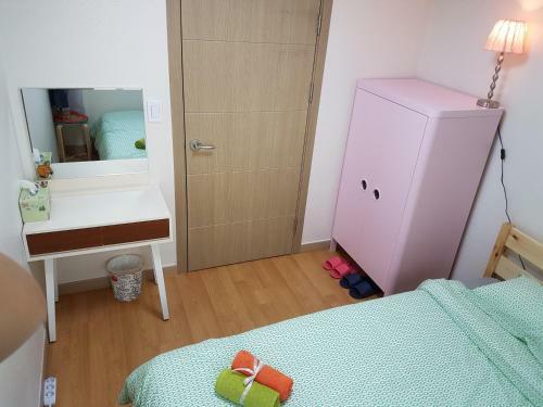 Bed & Breakfast Roommate In Ehwa