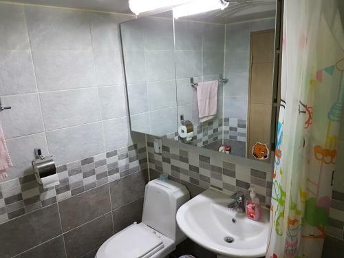 Bed & Breakfast Roommate In Ehwa