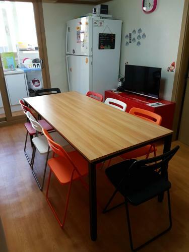 Bed & Breakfast Roommate In Ehwa