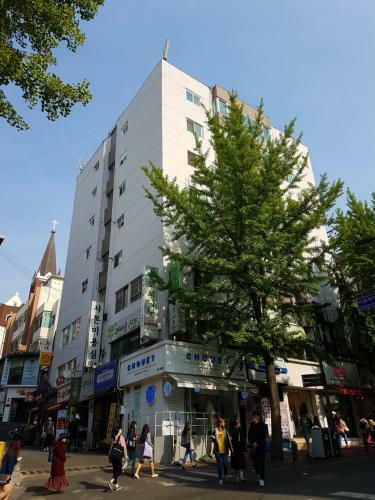 Bed & Breakfast Roommate In Ehwa