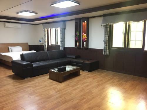 Nobless Hotel