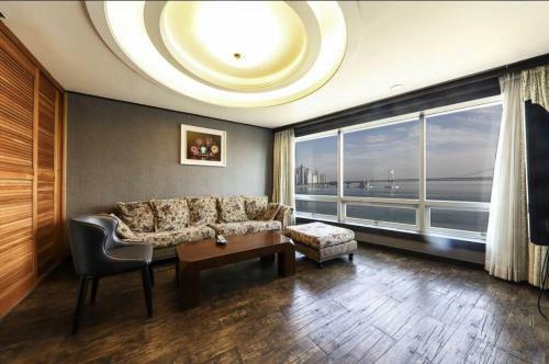Bridge Hotel