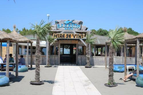 Saranda Beach Bungalow