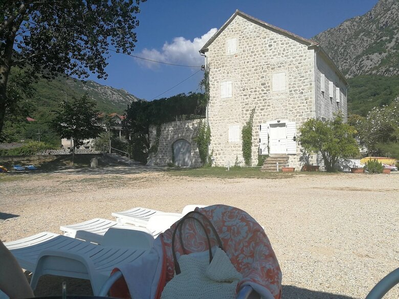 Apartamento Old House Morinj-tara