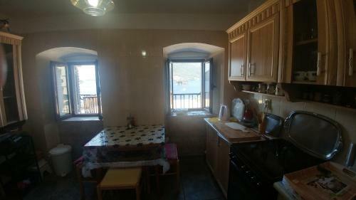 Hostal Bellavistazmukic Guesthouse