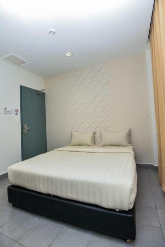 Alpha Hotel
