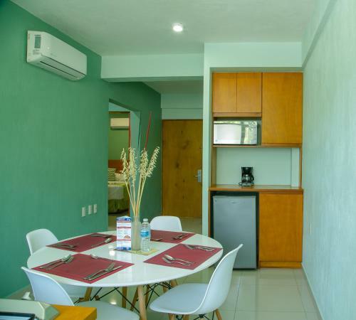Hotel Relax Inn Suites