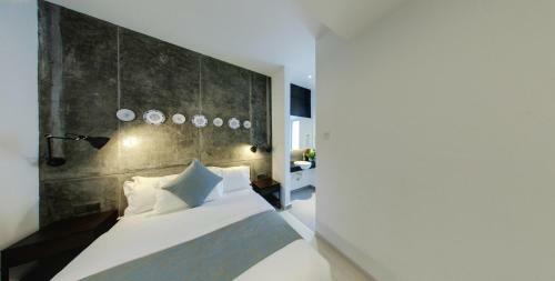 Bed & Breakfast Modern Cave Boutique Stay