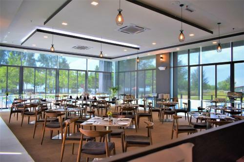 D'wharf Hotel & Serviced Residence