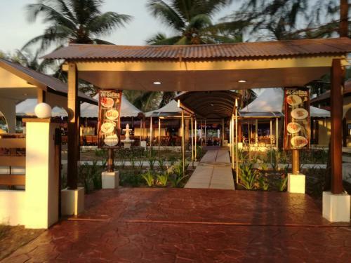 Hotel Al Safina Kijal Beach Resort