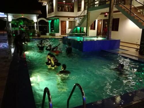 Hotel Al Safina Kijal Beach Resort