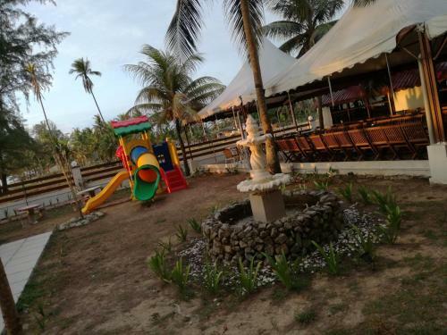 Hotel Al Safina Kijal Beach Resort