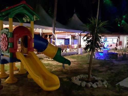 Hotel Al Safina Kijal Beach Resort