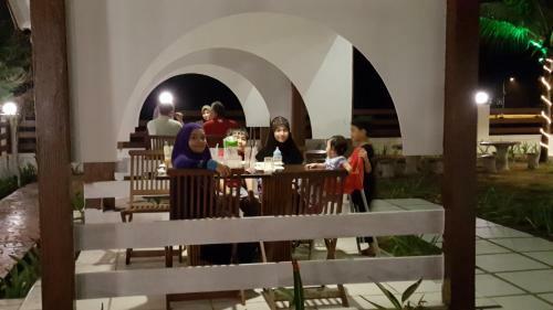 Hotel Al Safina Kijal Beach Resort