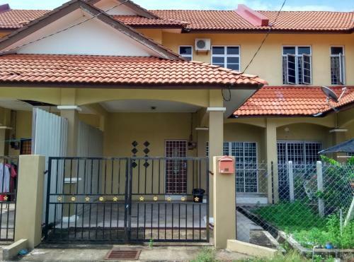 Selesa Holiday Home