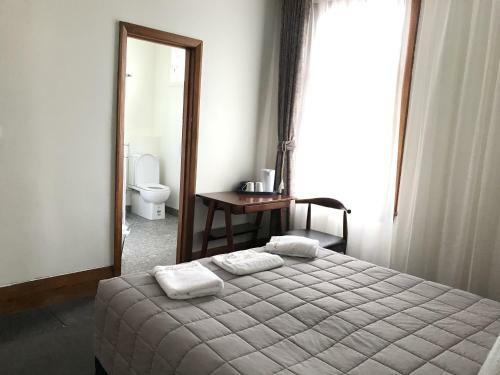 Te Puia Hot Springs Hotel