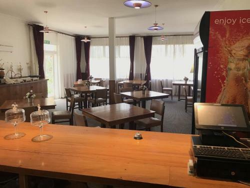 Te Puia Hot Springs Hotel