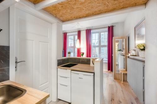 Golden Gate Apartment