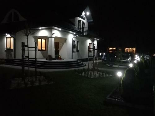 Przysta?