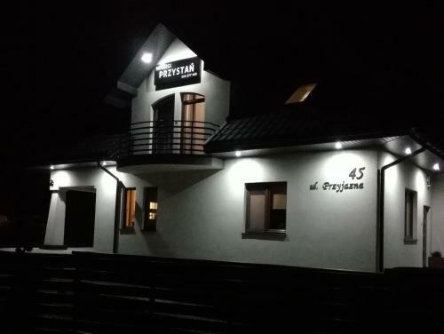Przysta?