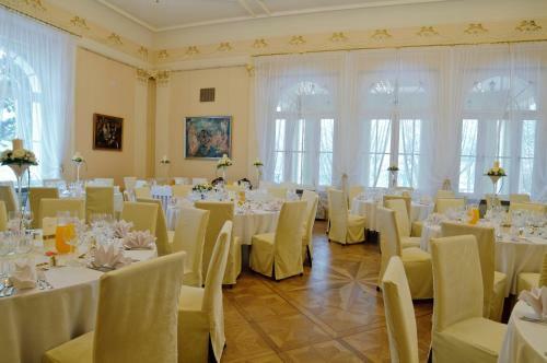 Hostal Zesp�? Pa?acowo-parkowy W Ostromecku