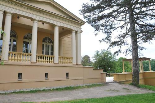 Hostal Zesp�? Pa?acowo-parkowy W Ostromecku