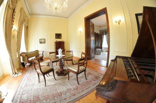 Hostal Zesp�? Pa?acowo-parkowy W Ostromecku