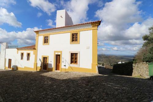 Hostal The Place At Evoramonte