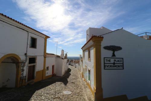Hostal The Place At Evoramonte