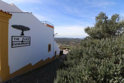 Hostal The Place At Evoramonte