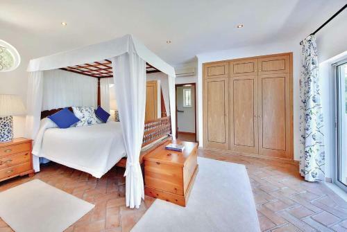 Sao Lourenco Villa Sleeps 10 Air Con Wifi