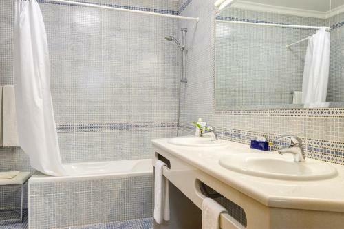 Gale Villa Sleeps 8 Pool Air Con Wifi