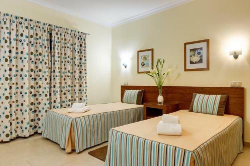 Gale Villa Sleeps 8 Pool Air Con Wifi