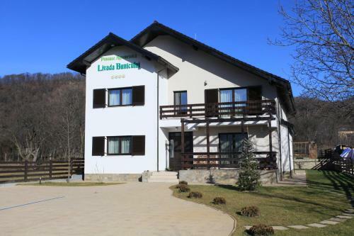 Hostal Pensiunea Livada Bunicului