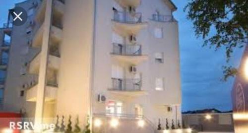 Holiday Wing Apartment 2