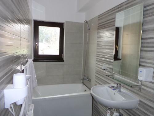 Hostal Pensiunea Aurora