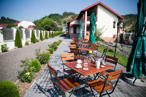 Bed & Breakfast Country Court