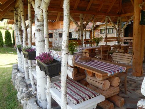 Lodge Staparski Sorrento