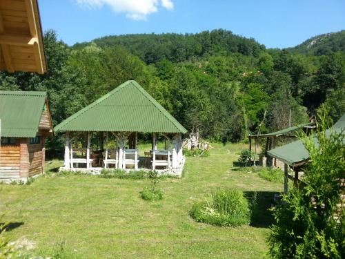 Lodge Staparski Sorrento
