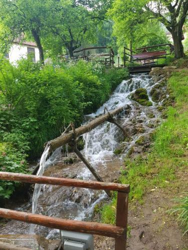 Hostal Guest House Lisinski Raj