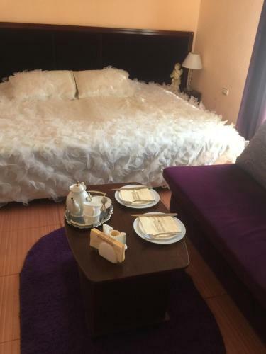 Hostal Ronai Holl Guest House