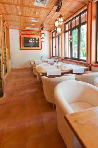 Arthurs Village & Spa Hotel