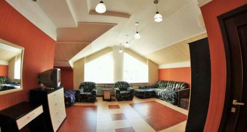 Hostal Uyut Guest House