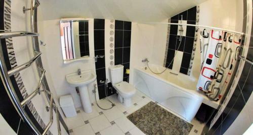 Hostal Uyut Guest House