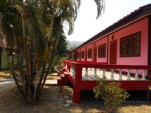 Hotel Umphangburi Resort