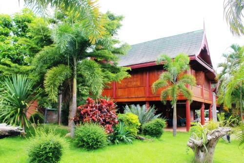 Hotel Umphangburi Resort