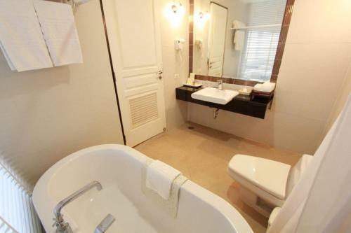 Hotel Pattana Golf Club & Resort