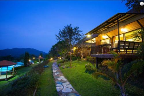 Hotel Tonsilp Art Home
